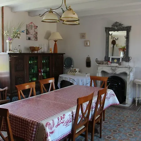 Ferme Du Pre - D'hotes Bed & Breakfast 3*